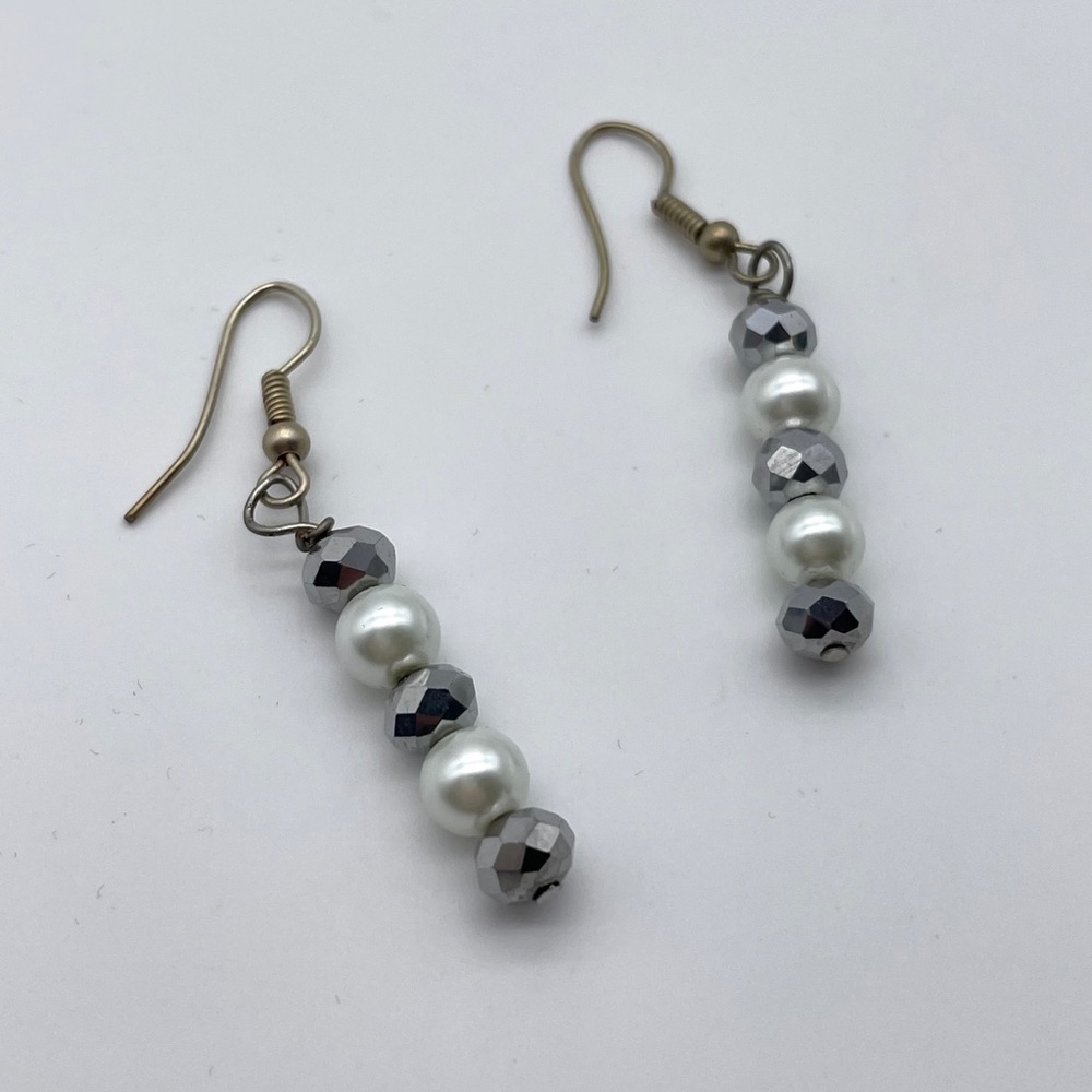 ⭐️ Elegant glass beaded earrings